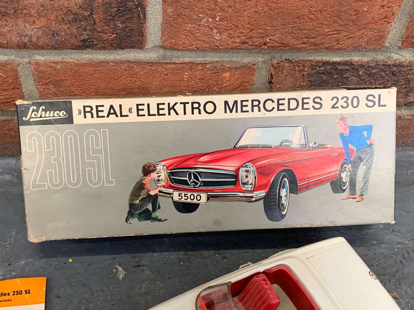 <p>Schuco Boxed Clockwork Mercedes 230SL</p>