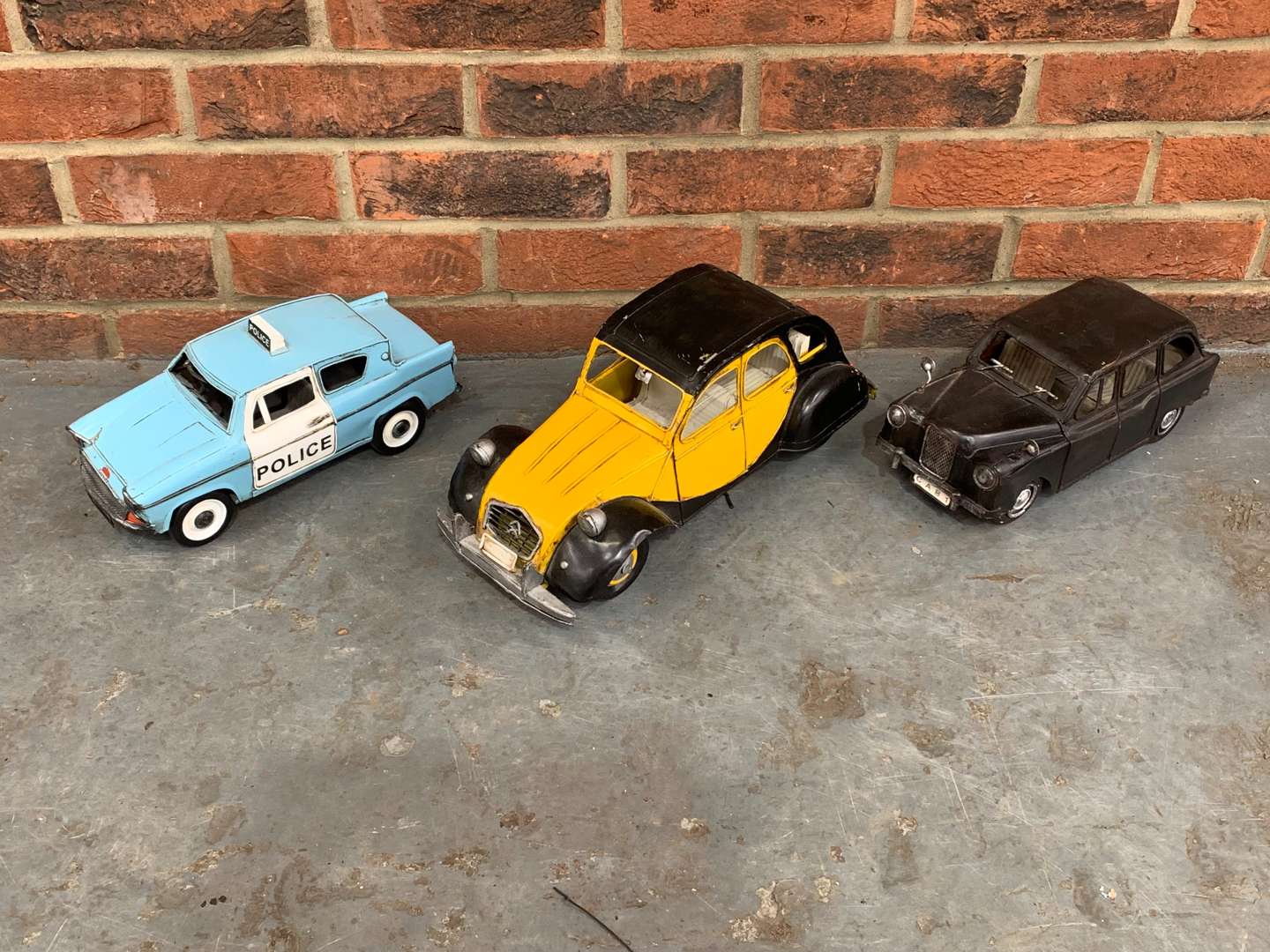 <p>Three Modern Metal Model Cars</p>
